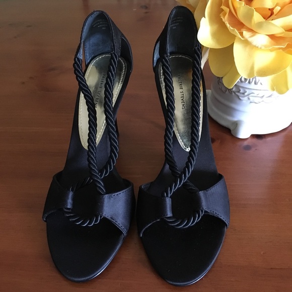 Valerie Stevens Anchor Black Heels - Picture 2 of 5